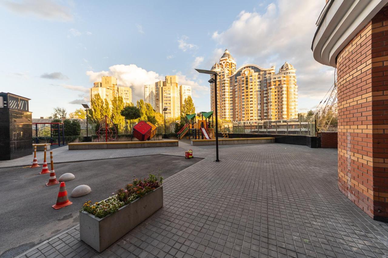New Building Near Arena City Lesi Ukrainky 7A キエフ エクステリア 写真
